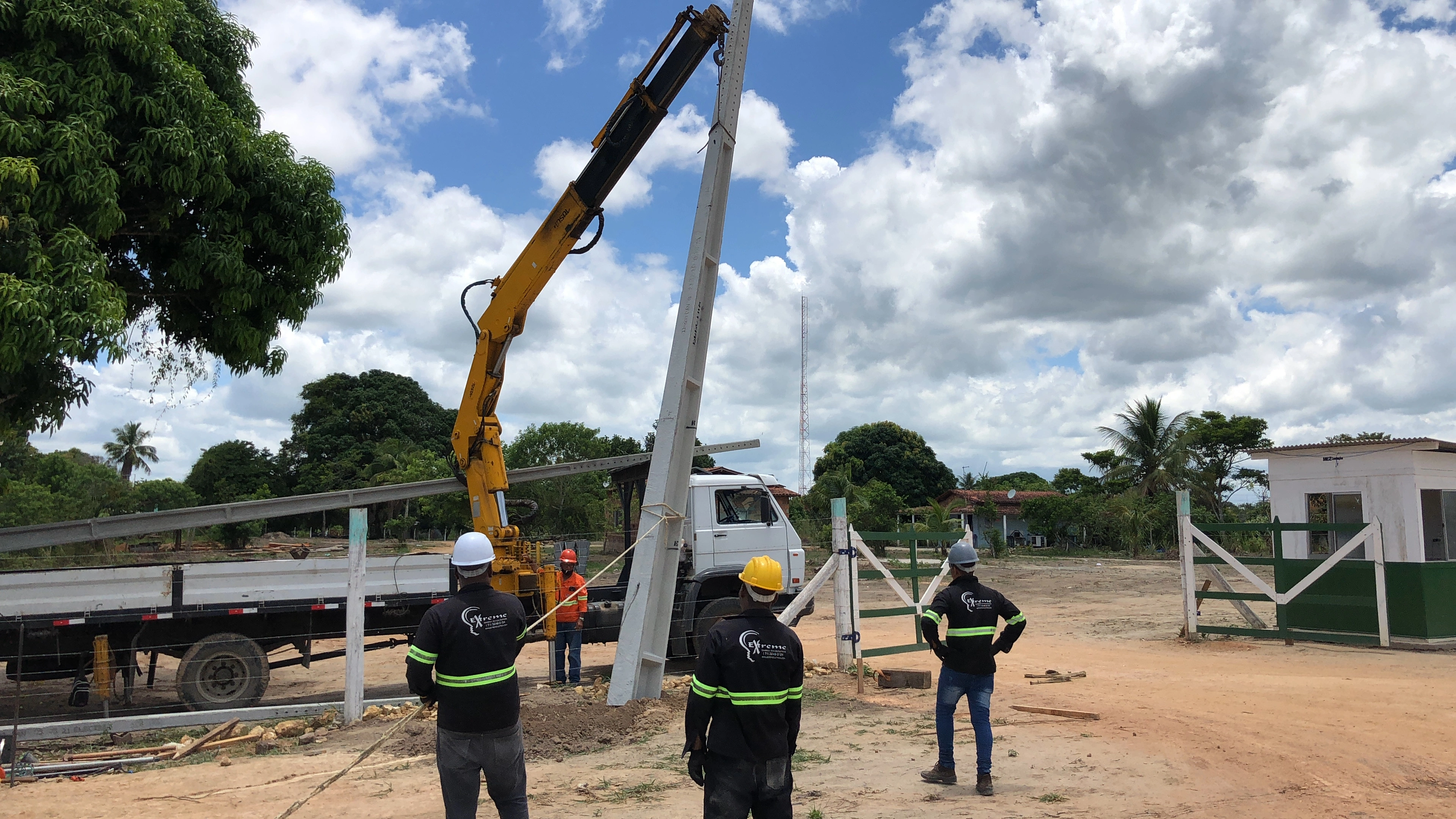 Postes e redes elétricas
