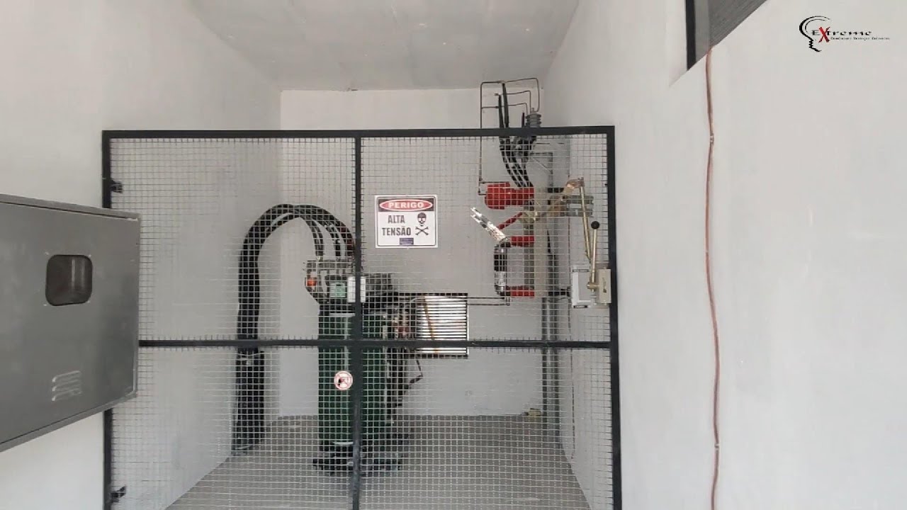 Montagem de Subestação Elétrica Abrigada 300kVA realizada pela Extreme em escola de Salvador