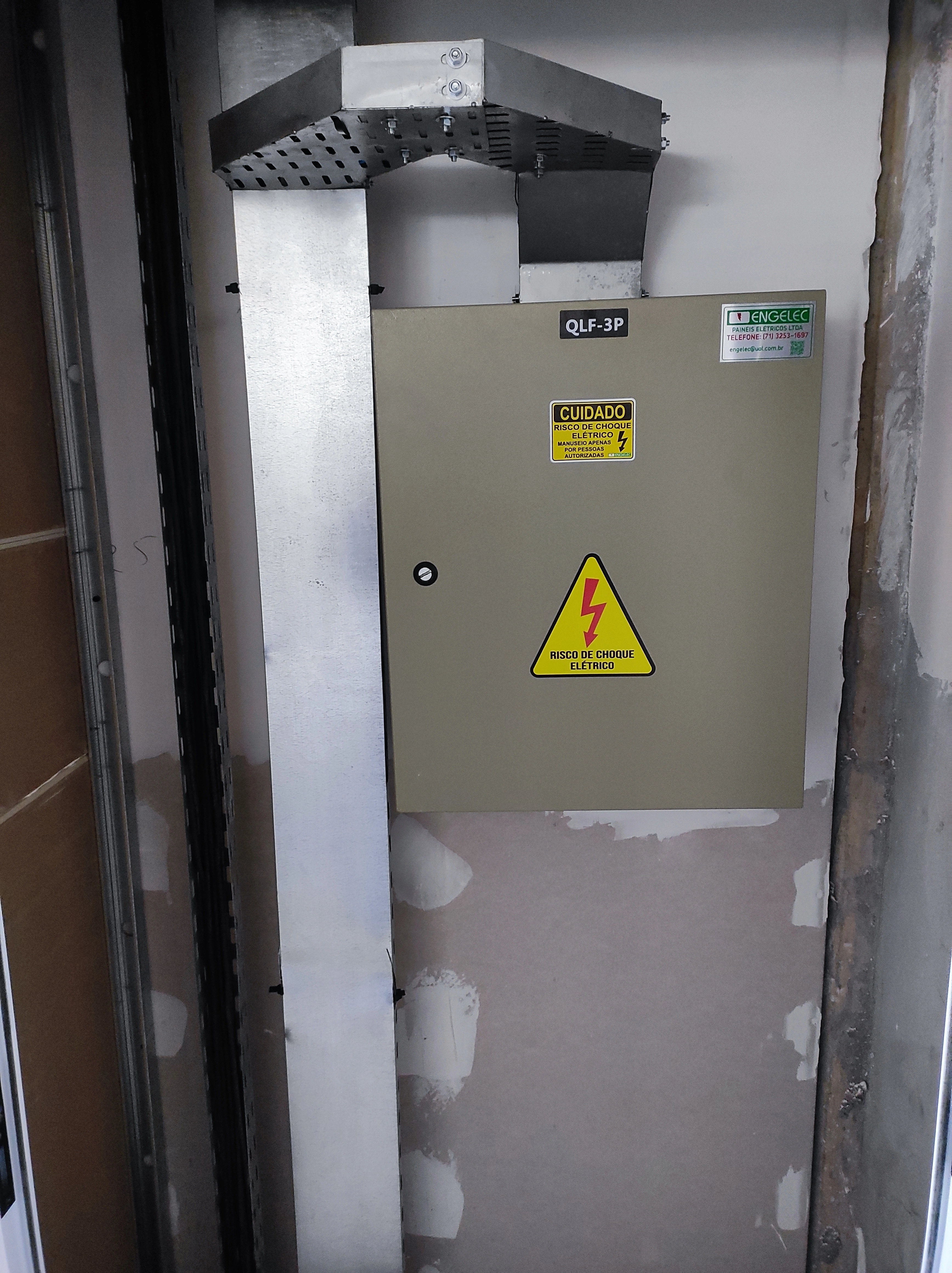 Montagem de Quadro de Distribuição Elétrica com alta organização e segurança pela Extreme
