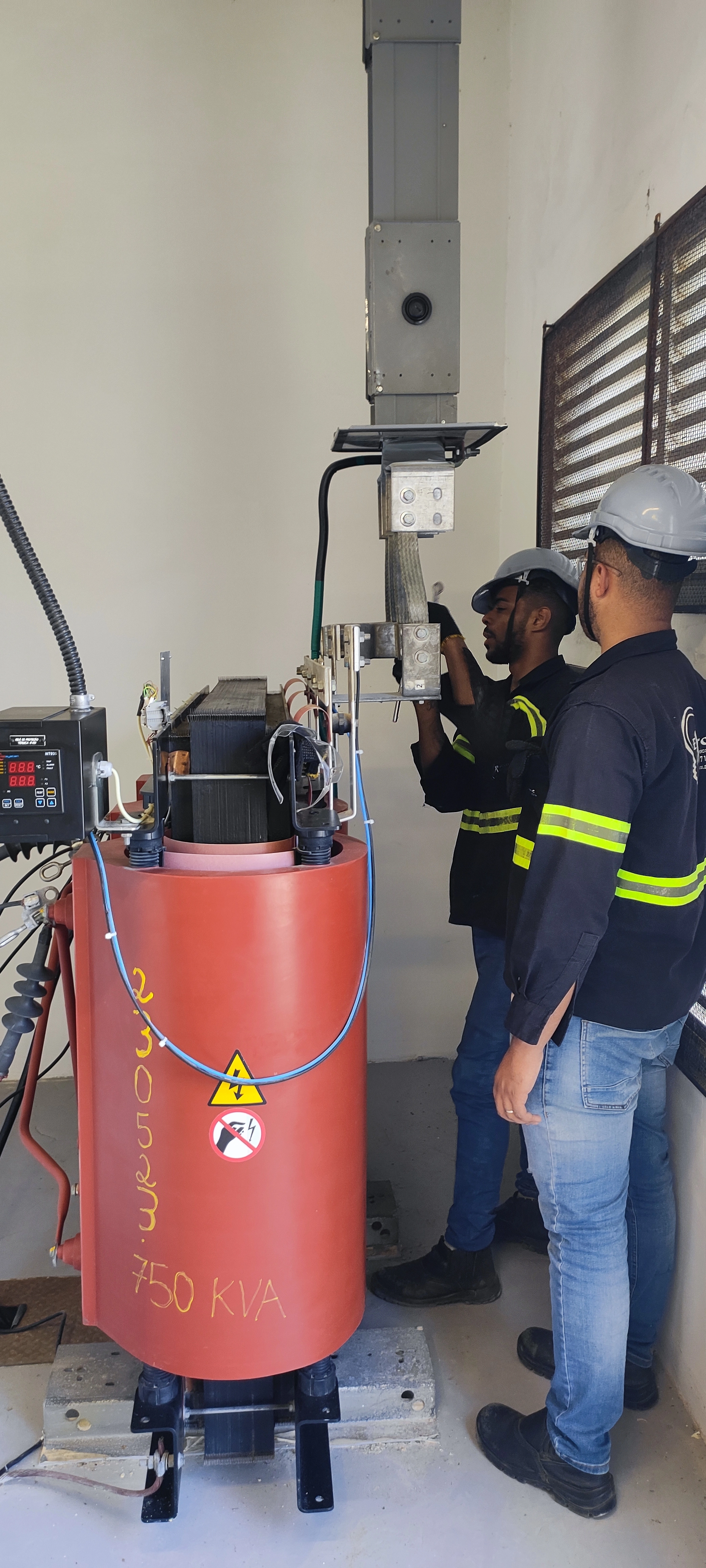 Subestação elétrica abrigada
